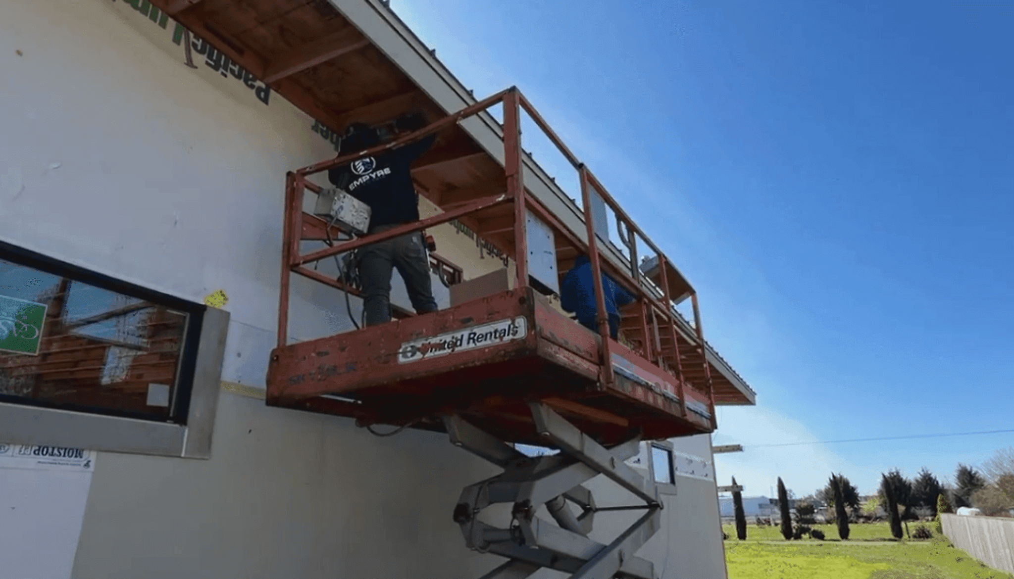 Commercial electrical services in Oregon